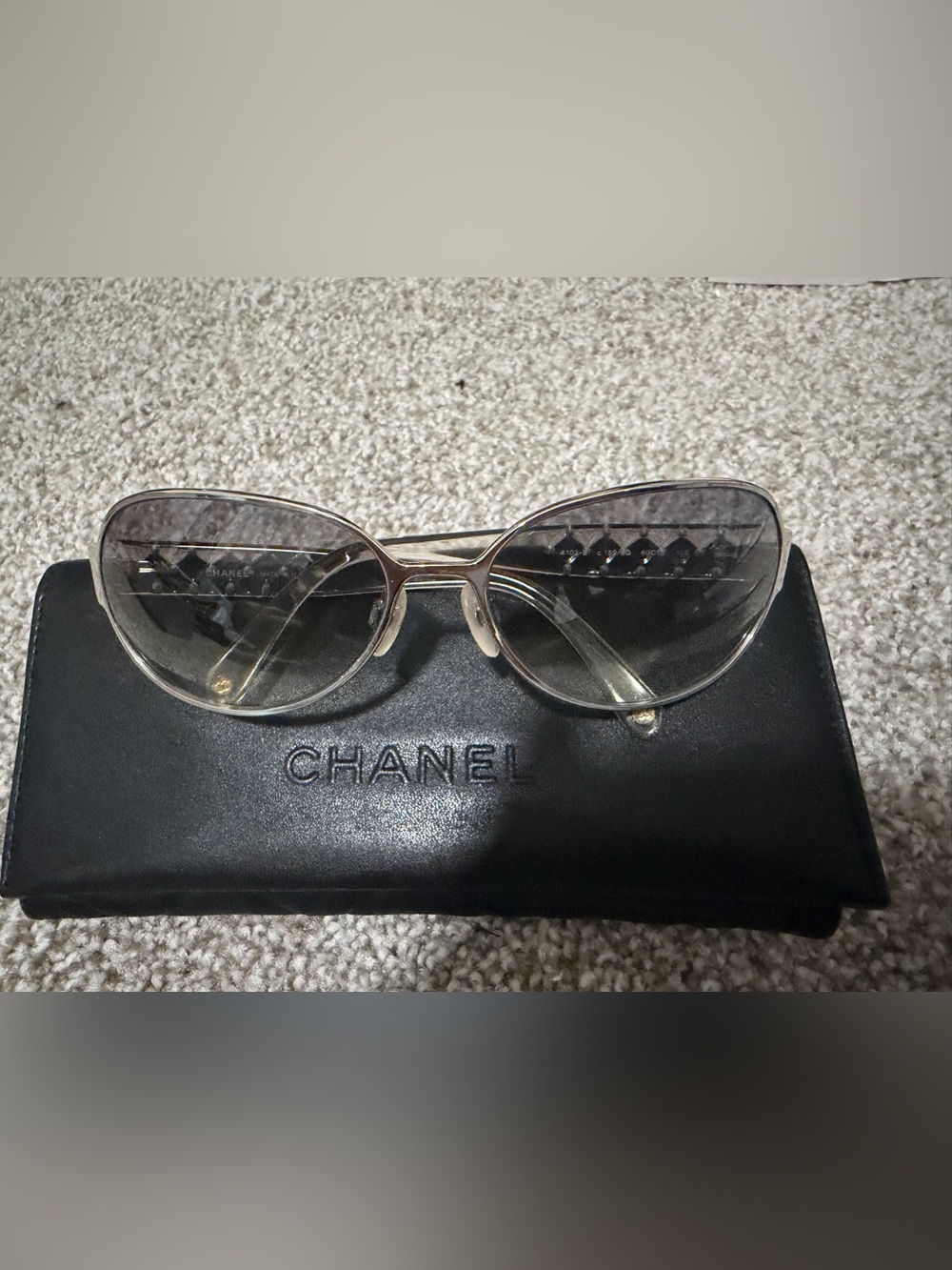 “Authentic” CHANEL Clear/Transparent Frame Sunglasses w/ Silver Accents size125